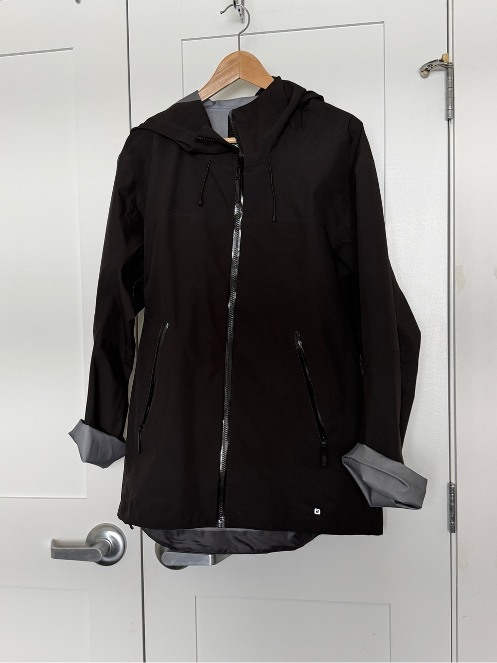 Women’s Black Hooded Zip-Front Sports Windbreaker